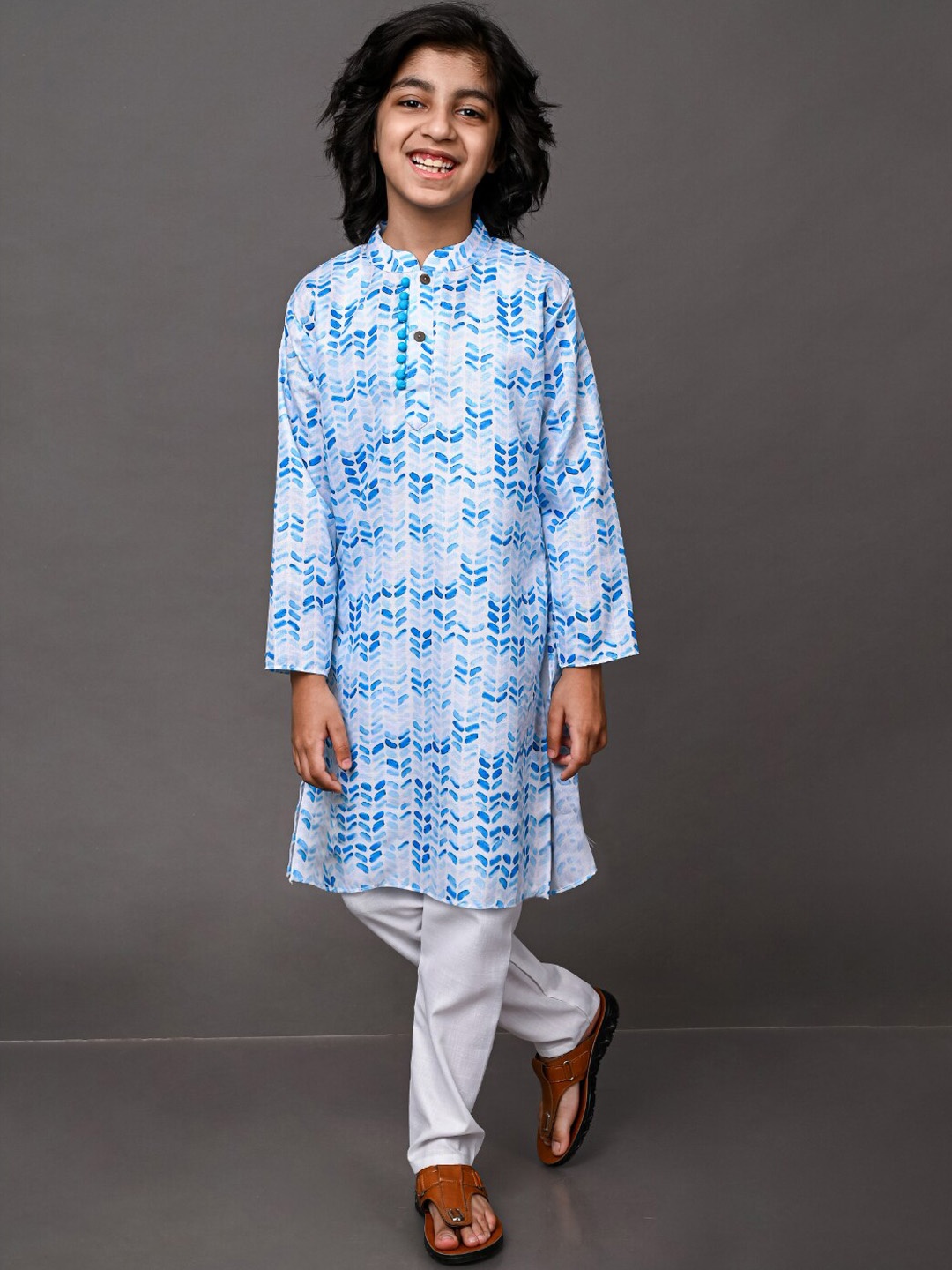 

VESHAM Boys Blue Printed Kurta with Trousers