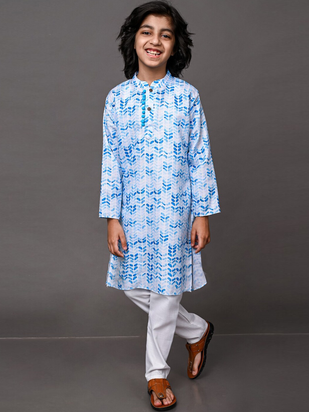 

VESHAM Boys Blue Printed Kurta with Trousers
