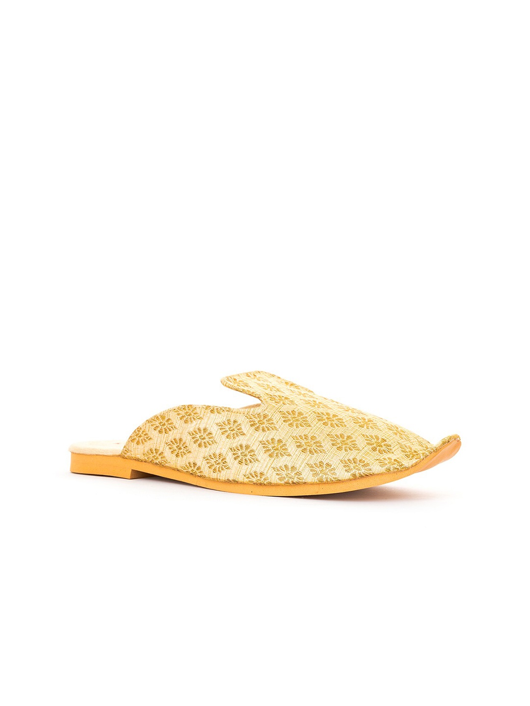 

Khadims Men Gold-Toned & White Kolhapuri Slip-On