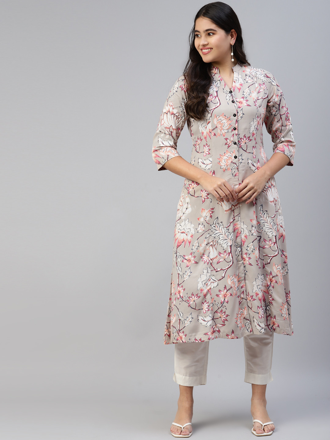 

Ayaany Women Beige Floral Printed Floral Kurta