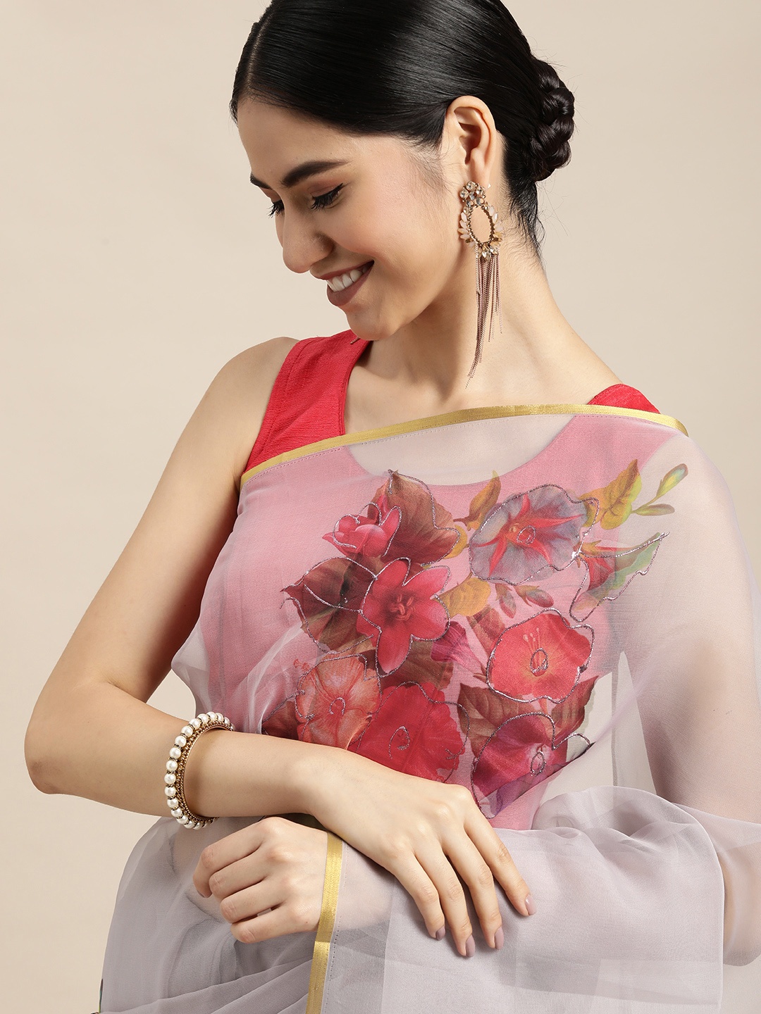 

VASTRANAND Grey & Red Floral Printed Organza Saree