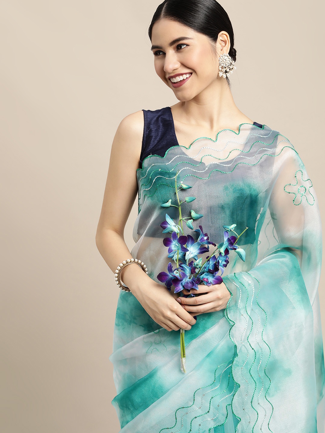 

VASTRANAND Blue Floral Embroidered Organza Saree
