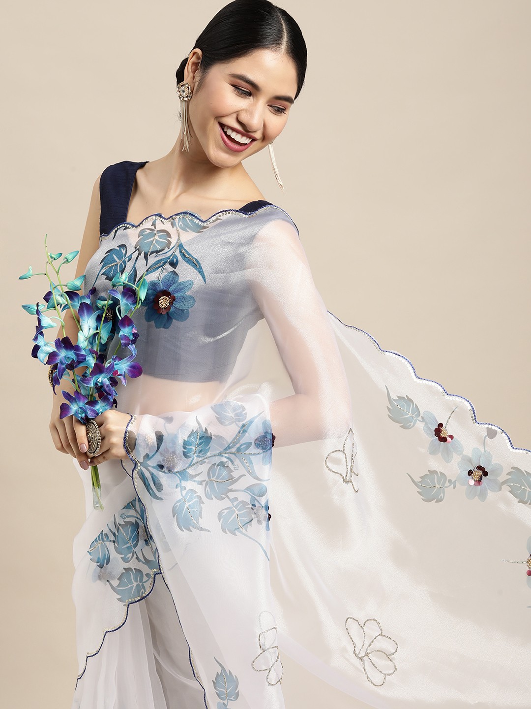 

VASTRANAND White & Blue Floral Printed Organza Saree