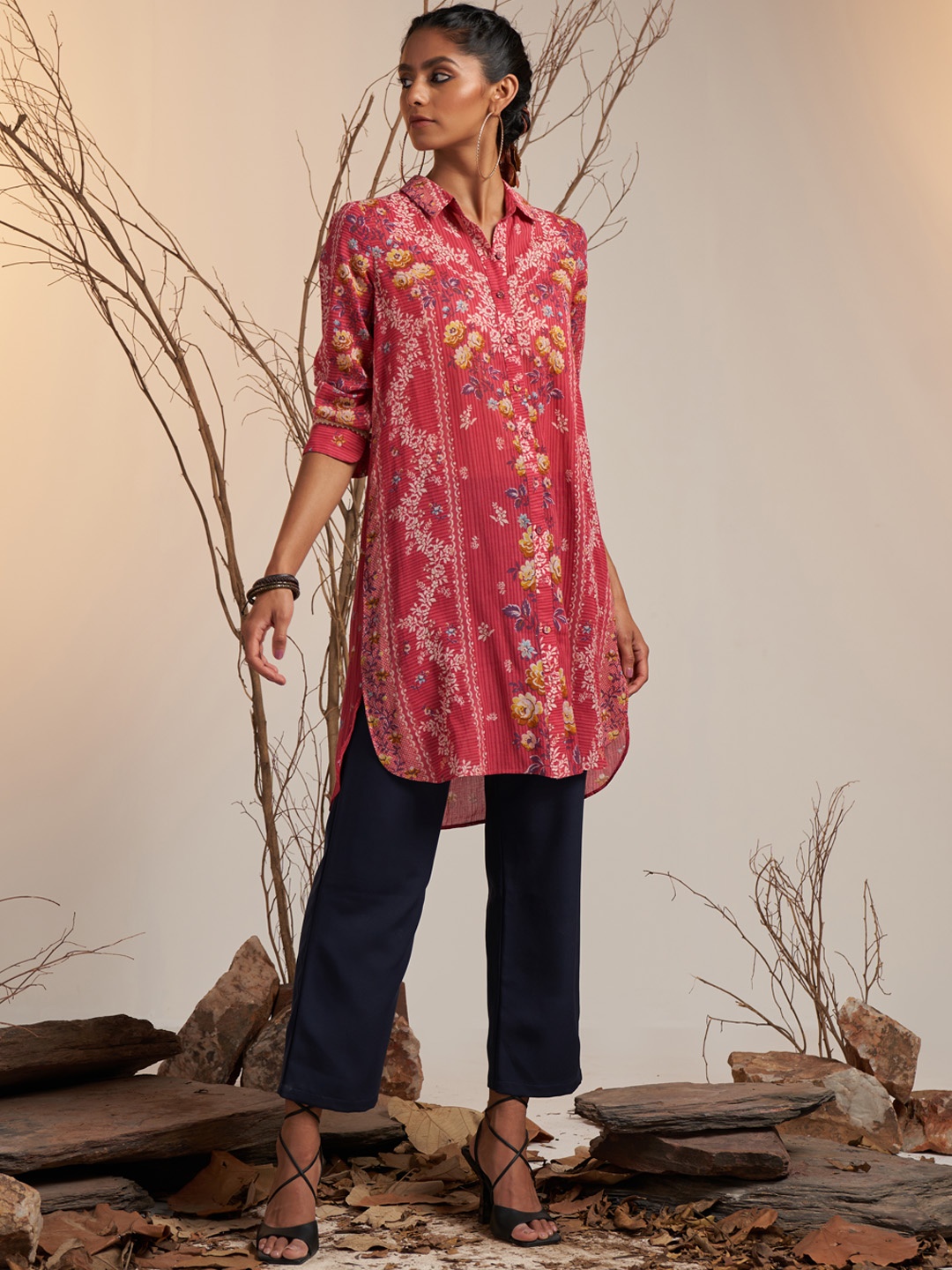 

Ritu Kumar Women Pink & Off White Floral Printed Kurta