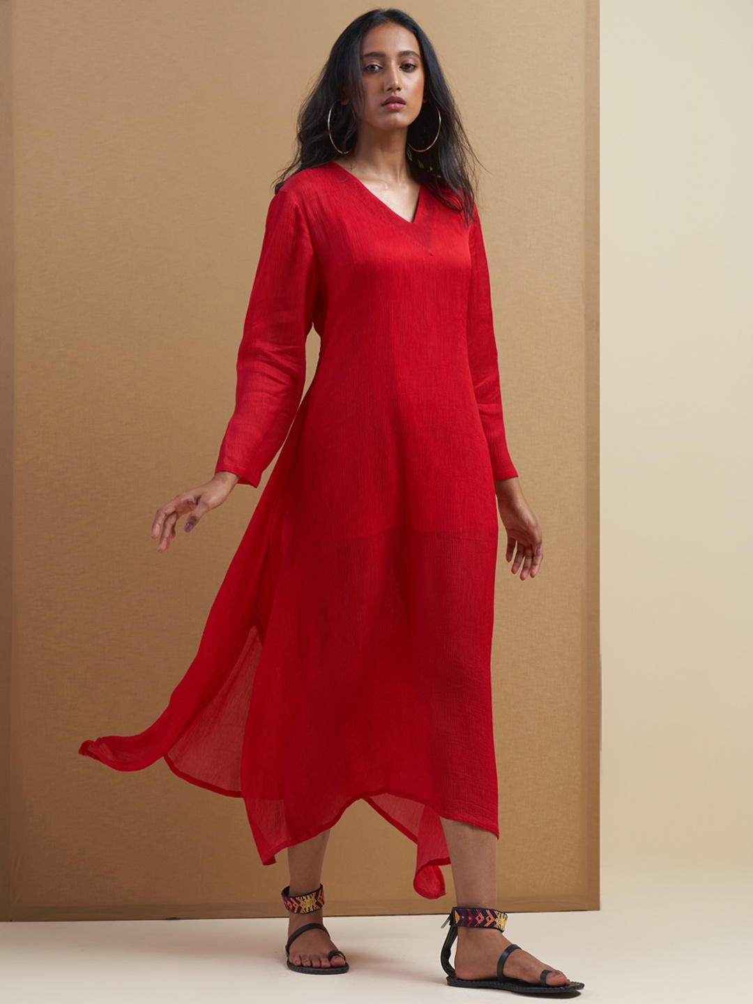 

Ritu Kumar Women Red Solid Crinckled Satin Anarkali Kurta
