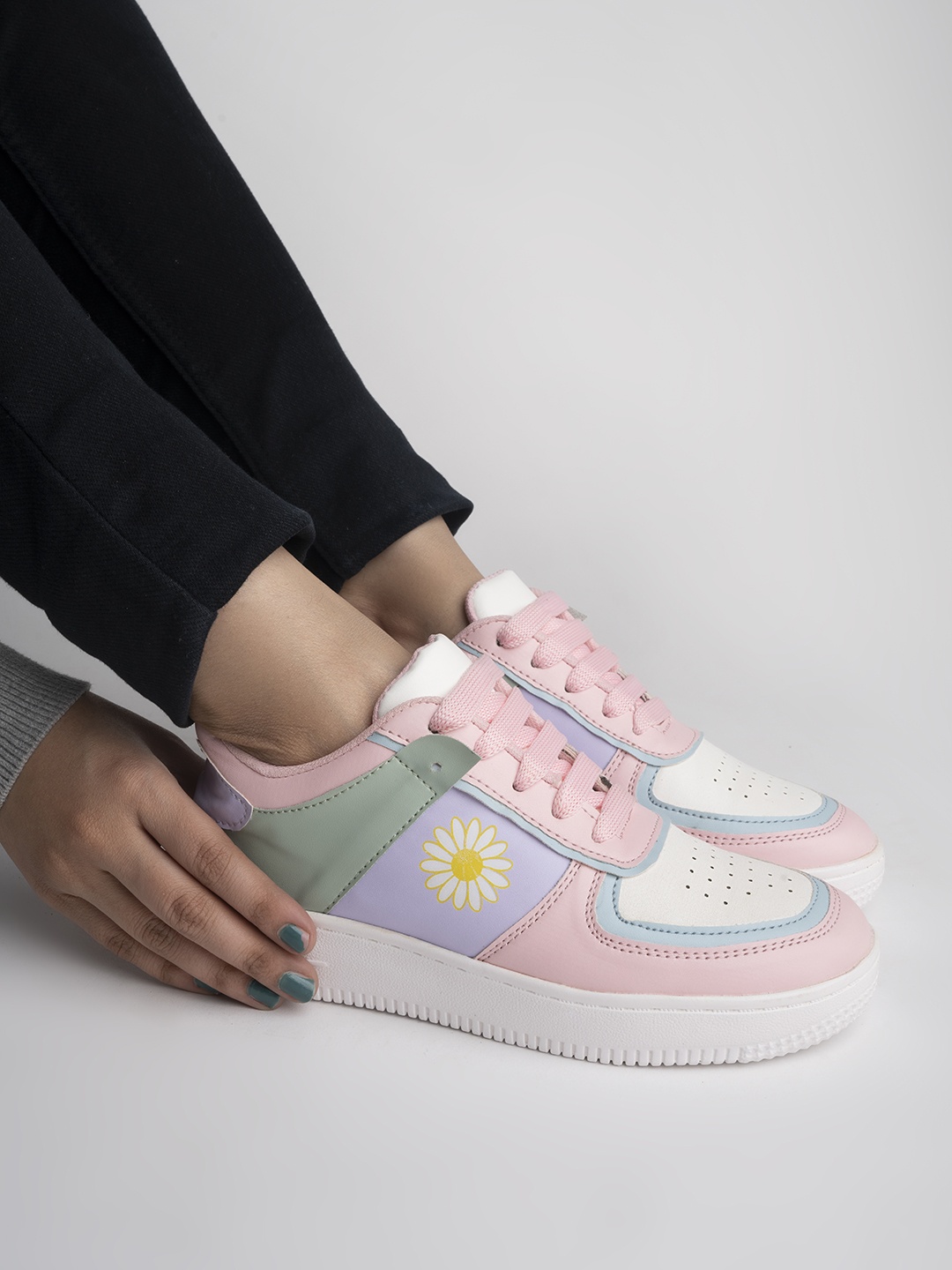 

Shoetopia Women Pink Colourblocked Sneakers
