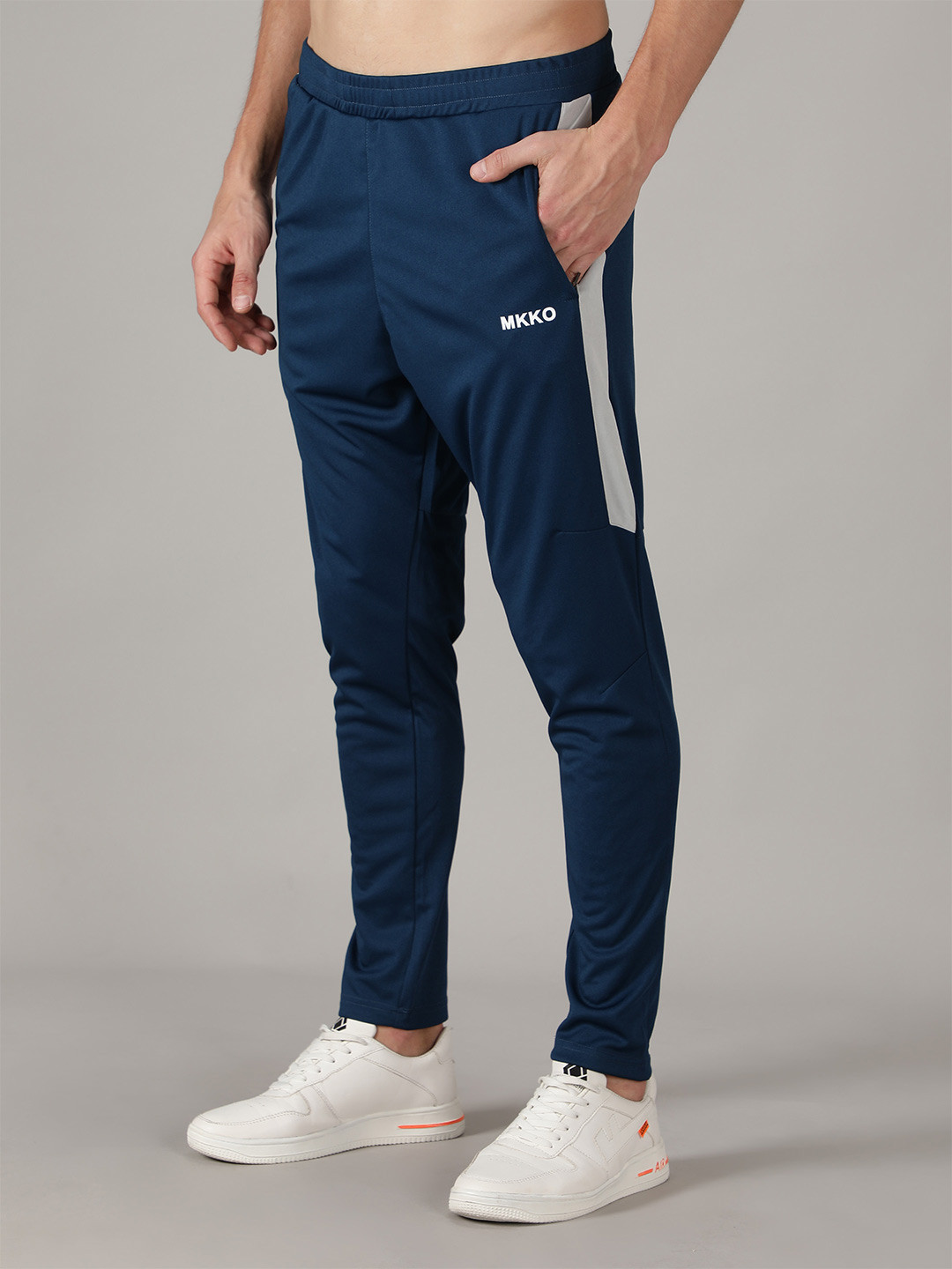

MKKO Men Blue Solid Slim-Fit Training & Gym Track Pants