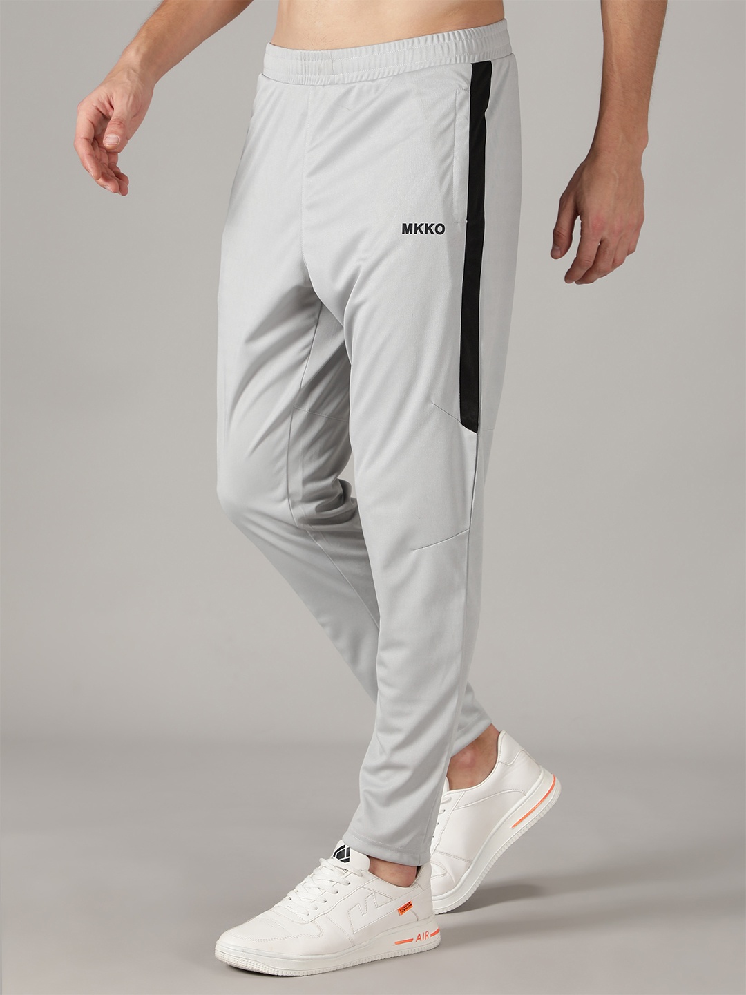 

MKKO Men Grey & Black Brand Logo Slim-Fit Track Pant