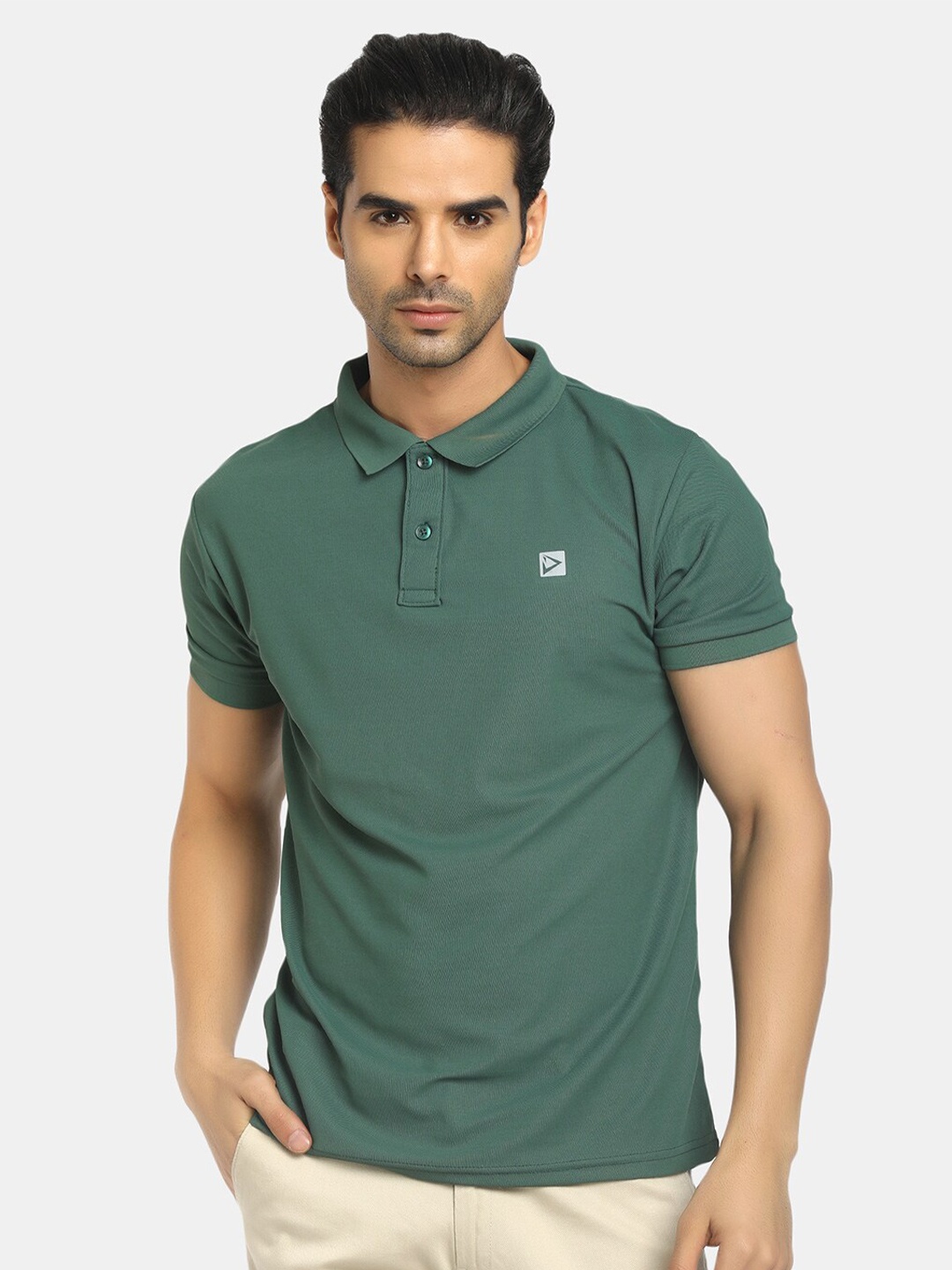 

V-Mart Men Green Polo Collar T-shirt