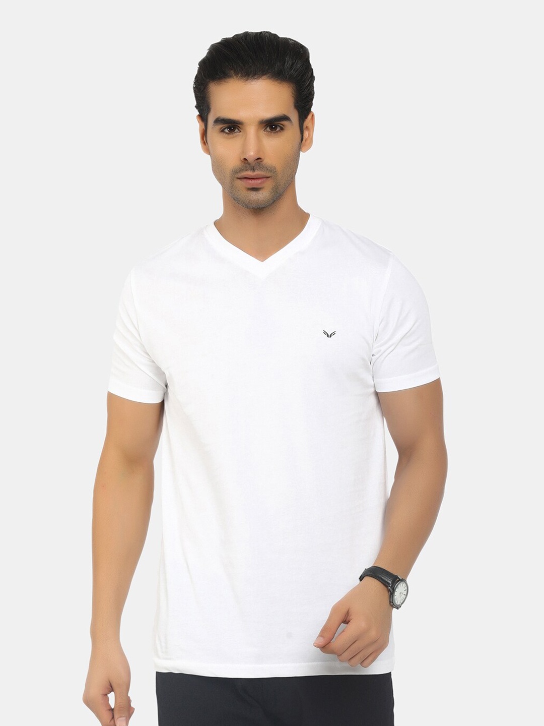 

V-Mart Men White V-Neck Slim Fit T-shirt