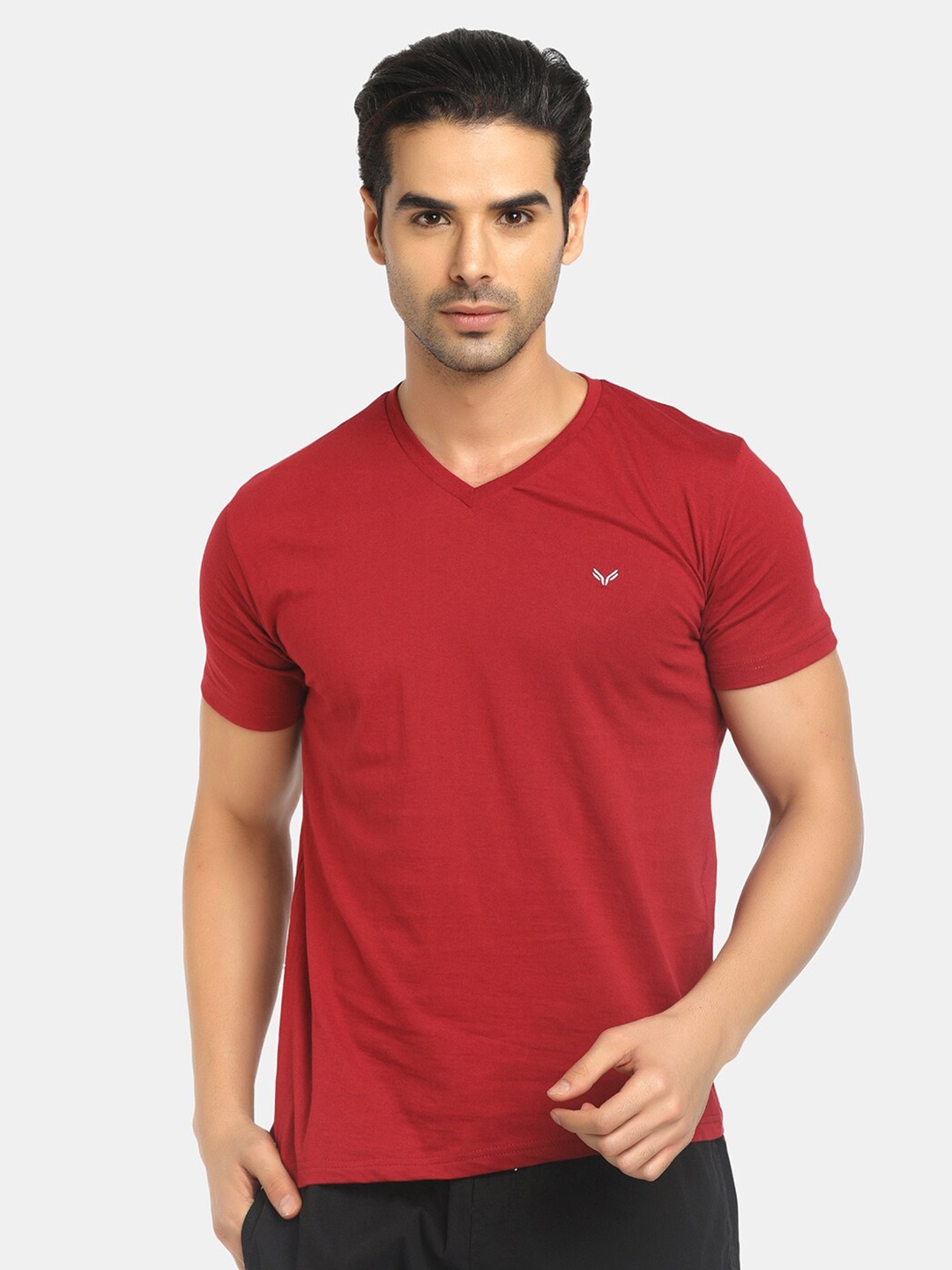 

V-Mart Men Maroon Solid V-Neck Cotton Slim Fit T-shirt
