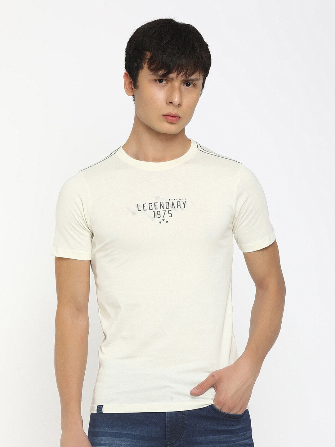 

V-Mart Men White Printed Slim Fit T-shirt