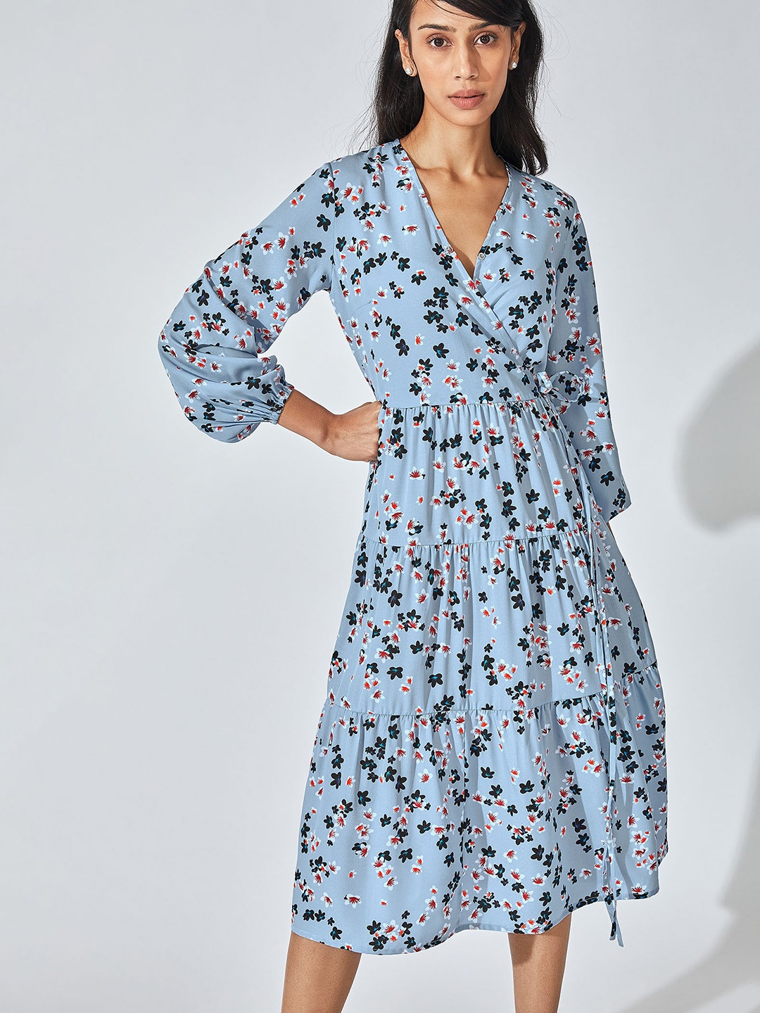 

The Label Life Blue Floral Overlap Midi Midi Dress