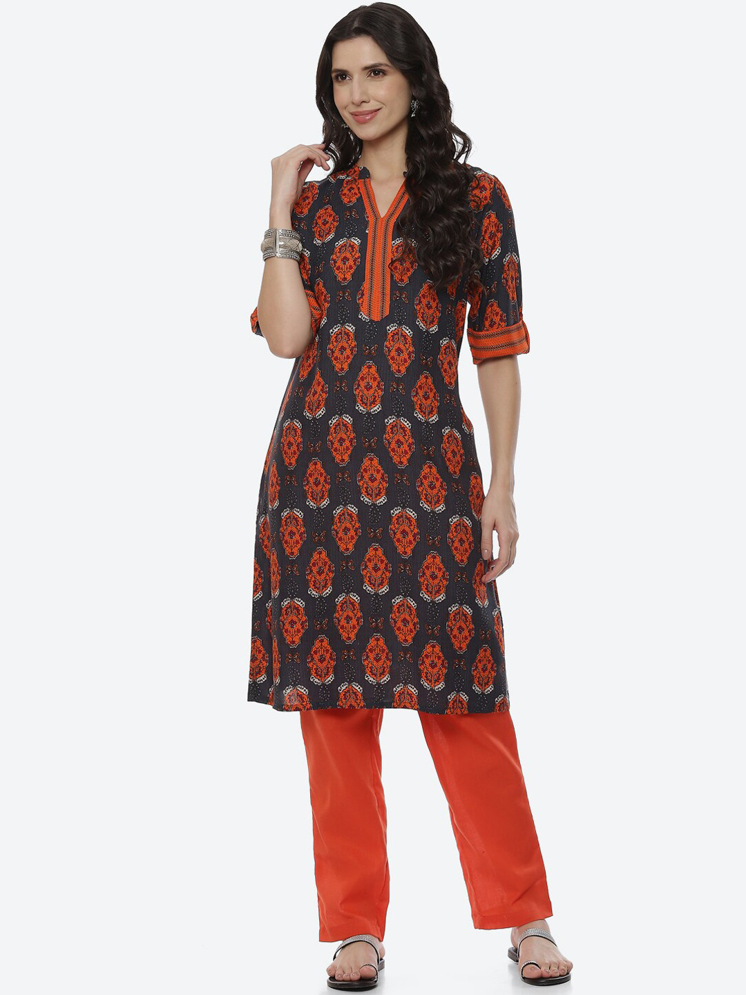 

Rangriti Women Grey & Orange Paisley Printed Thread Work Kurta