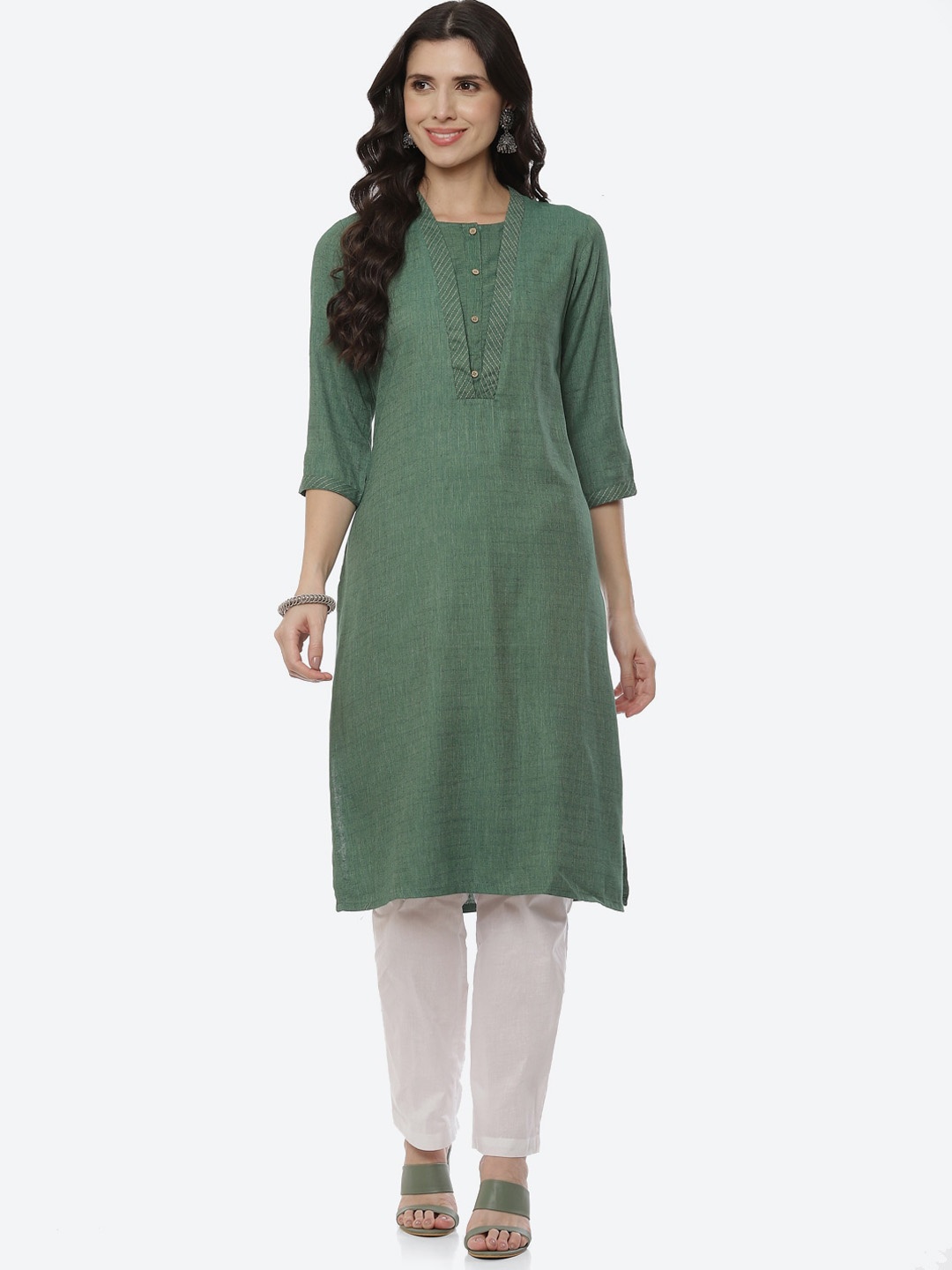 

Rangriti Women Regular Sleeve Green Thread Work Kurta
