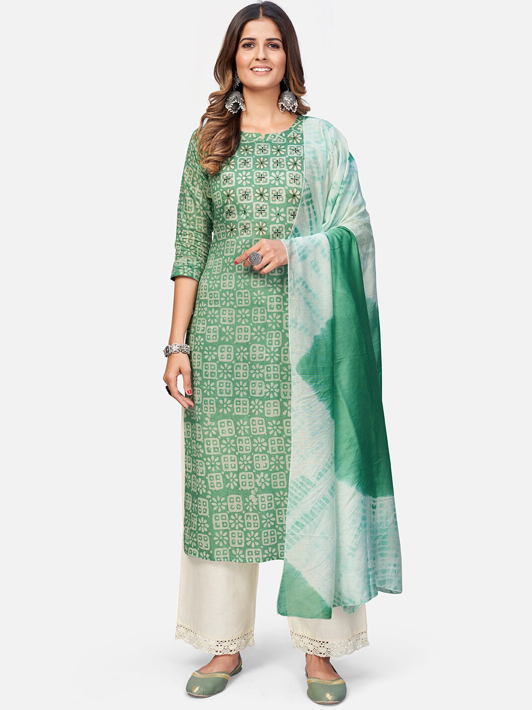 

Vbuyz Women Sea Green Geometric Printed Keyhole Neck Thread Work Chanderi Silk Kurta