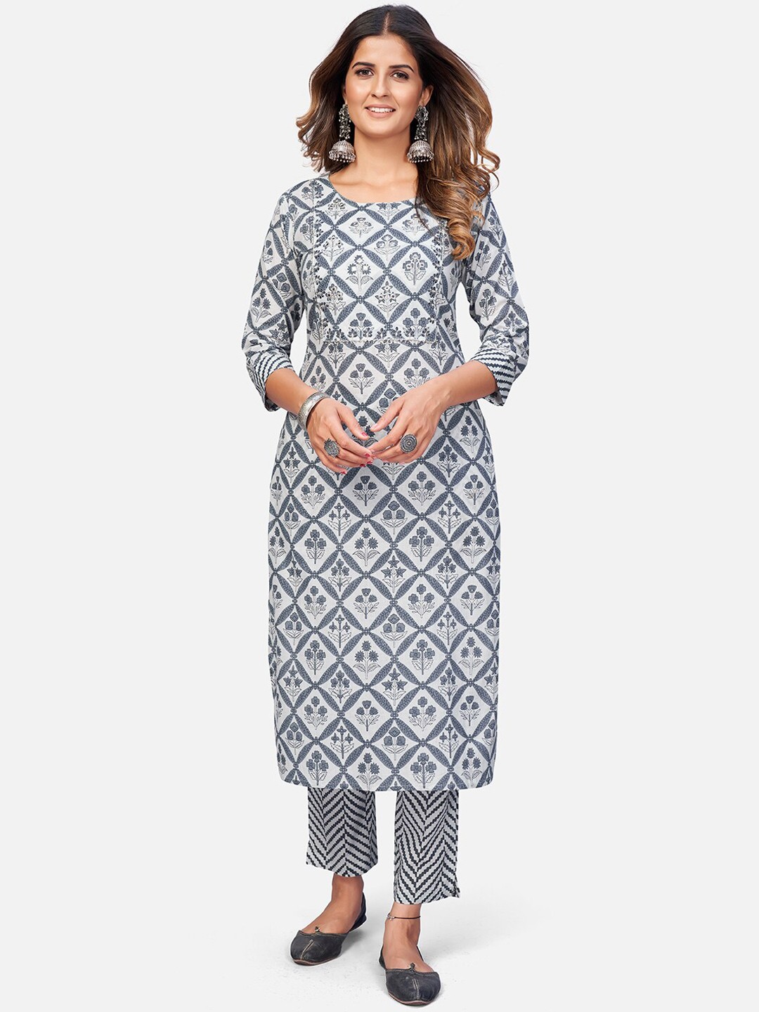 

Vbuyz Women Navy Blue & White Ethnic Motifs Yoke Design Mirror Work Kurta
