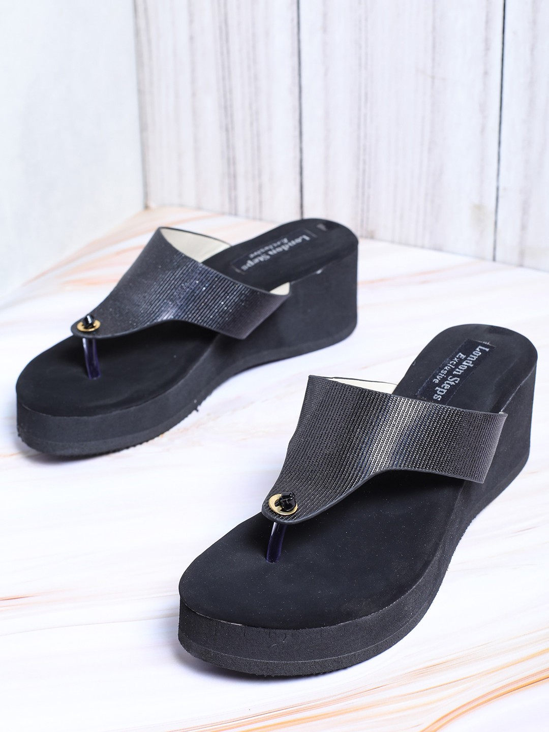 

LONDON STEPS women's Black slip on Platform Sandals