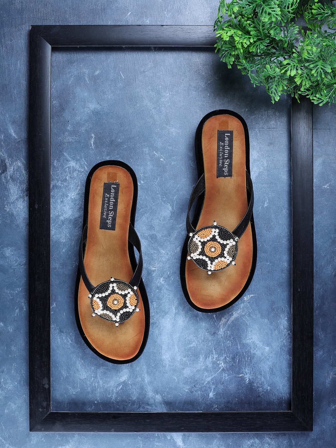 

LONDON STEPS Black Flatform Sandals