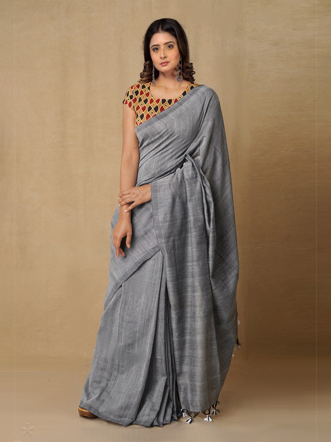 

Unnati Silks Grey Pure Linen Jamdani Saree