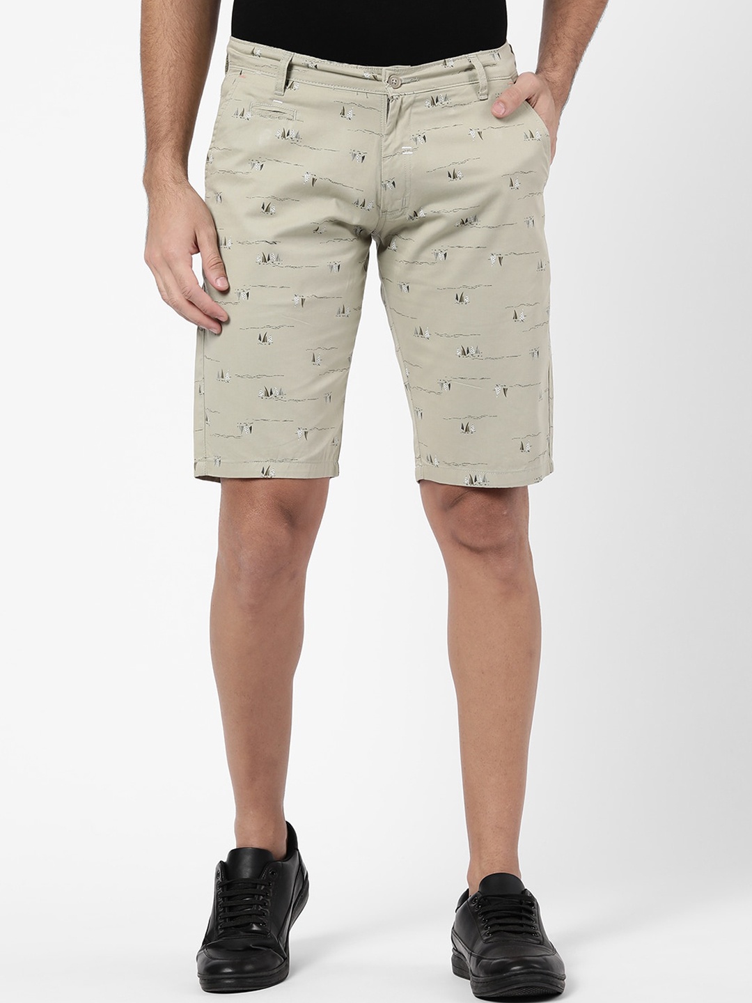 

R&B Men Green Conversational Printed Shorts