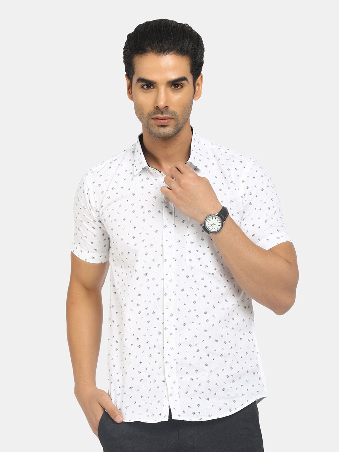 

V-Mart Men White Floral Printed Cotton Classic Slim Fit Casual Shirt