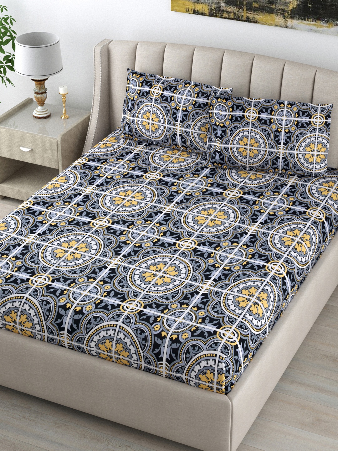 

DREAM WEAVERZ Black & Blue Geometric 220 TC King Bedsheet with 2 Pillow Covers