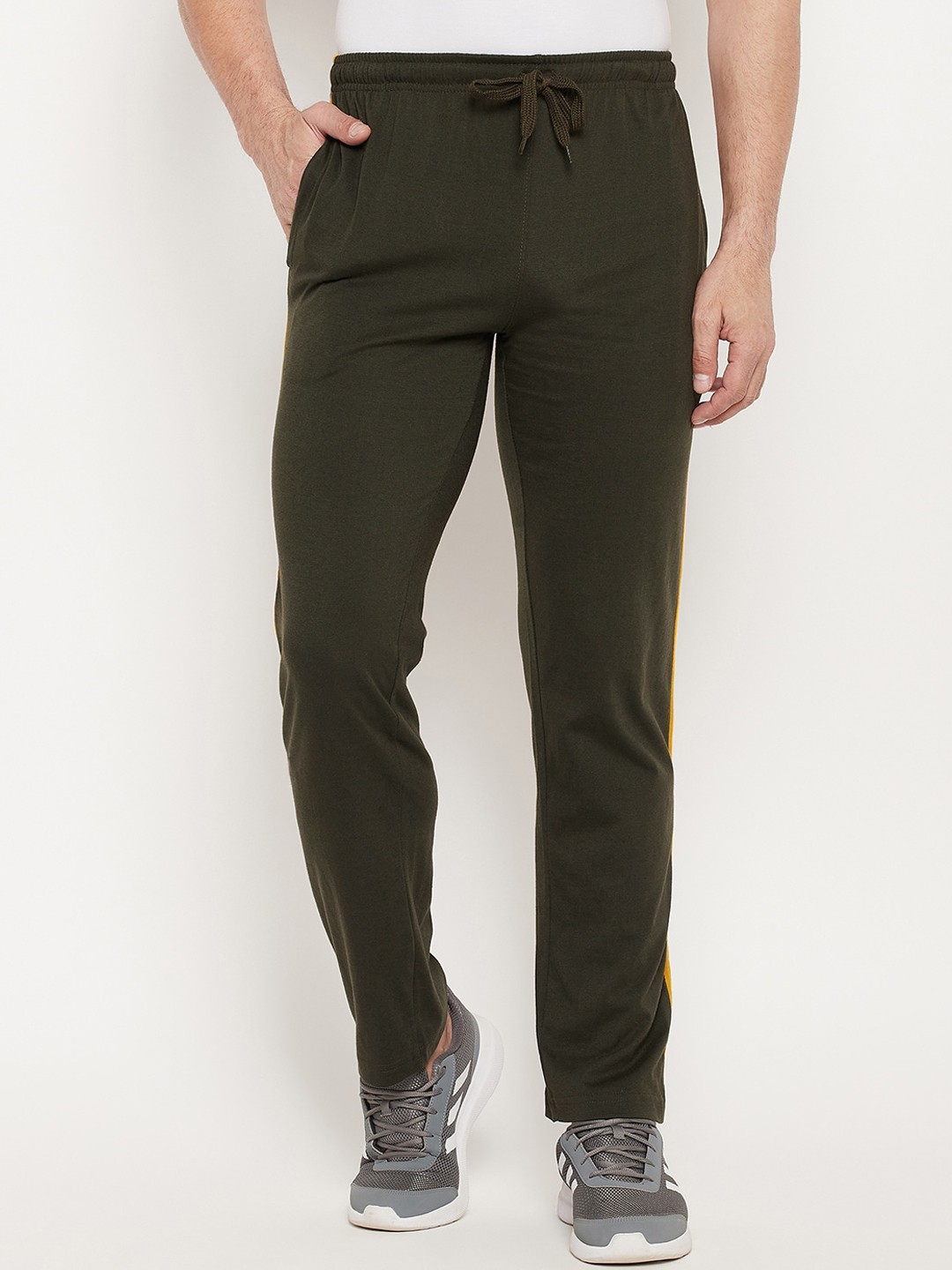 

Duke Men Green Solid Track Pants