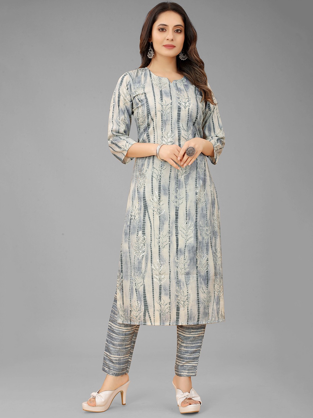 

GUNVANTI FAB Women Grey Printed Pleated Pure Cotton Kurta with Trousers