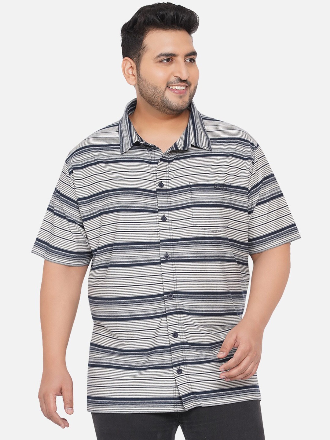

Santonio Plus Size Men Black & Grey Classic Horizontal Striped Cotton Casual Shirt