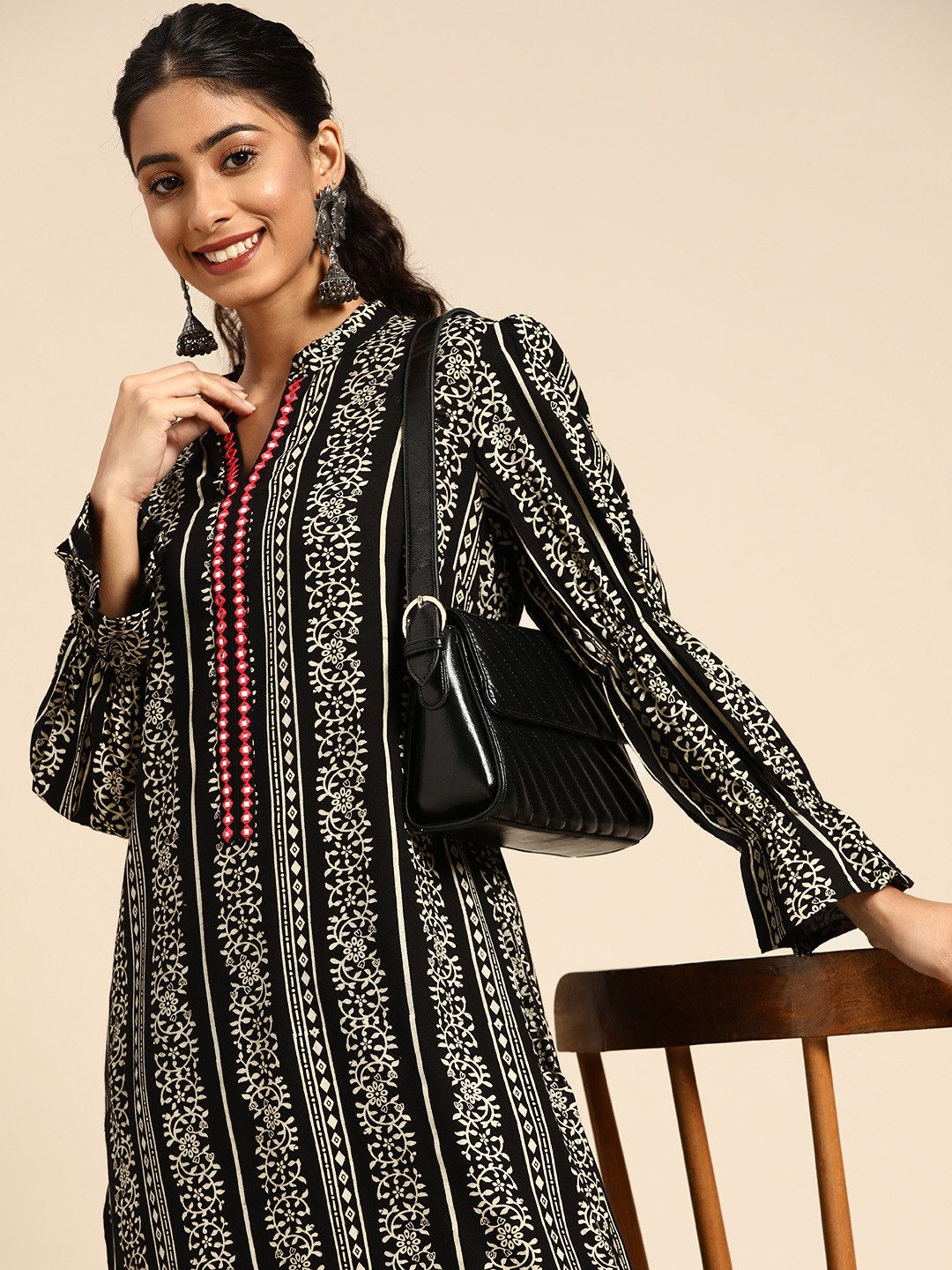 

Sangria Women Black & Cream-Coloured Ethnic Motifs Printed Mirror Work Kurta