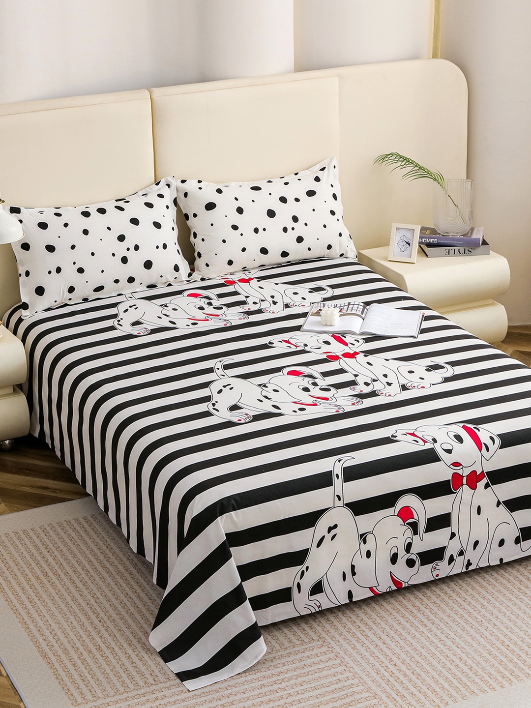 

Story@home White Black Cartoon 210 TC Characters King Bedsheet with 2 Pillow Covers