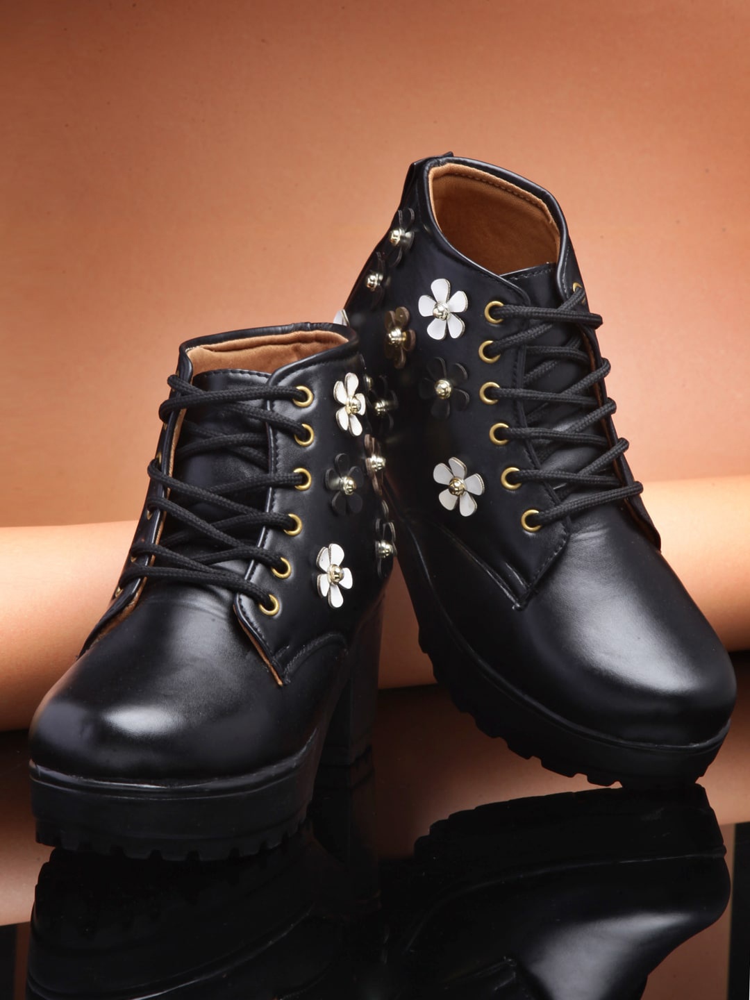 

AROOM Women Black Printed Fashion