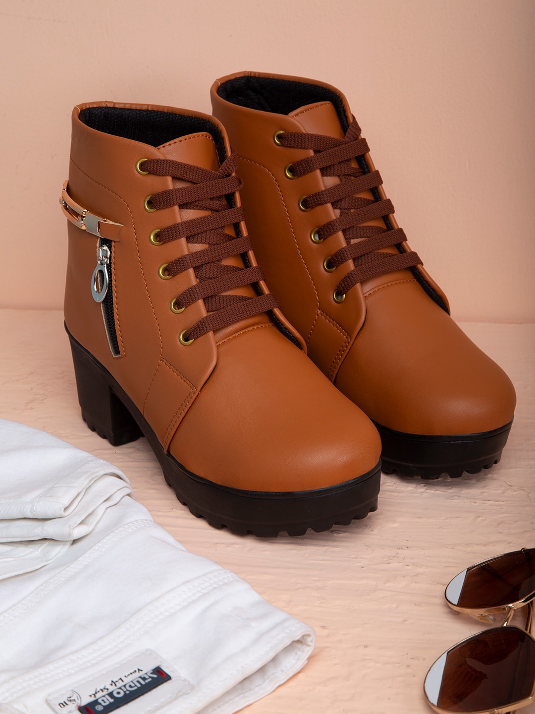 

AROOM Women Zip Detailed Chunky Boots, Tan