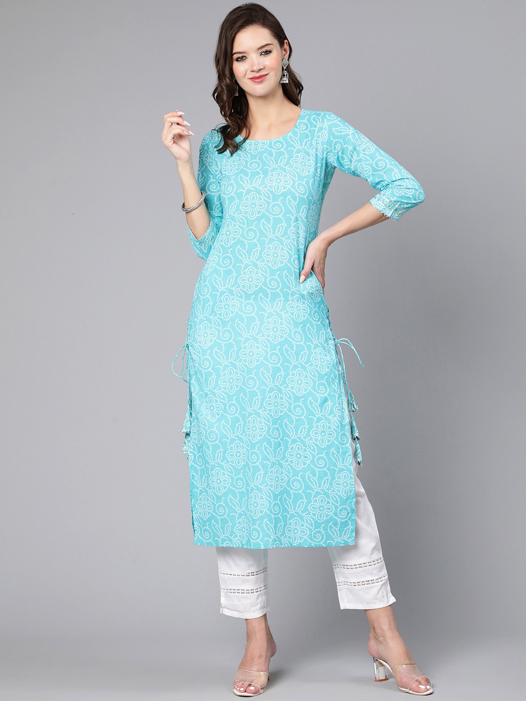 

Nayo Women Blue & White Bandhani Printed Kurta