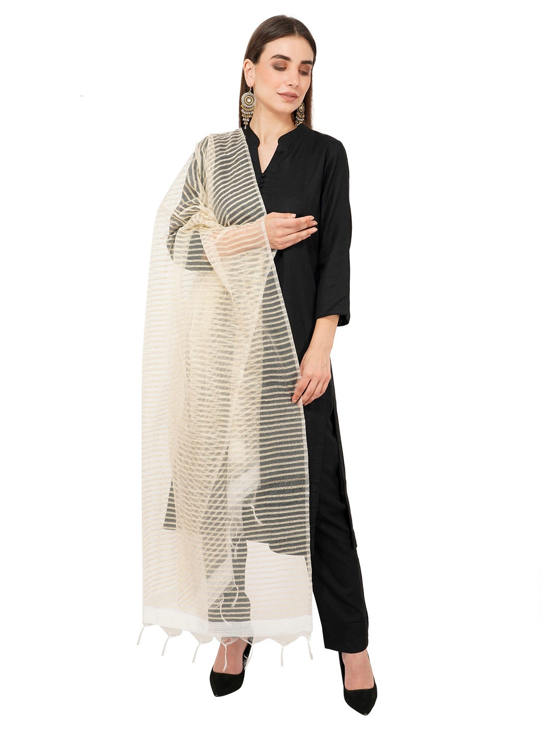 

Rhe-Ana Off White Striped Art Silk Shibori Dupatta