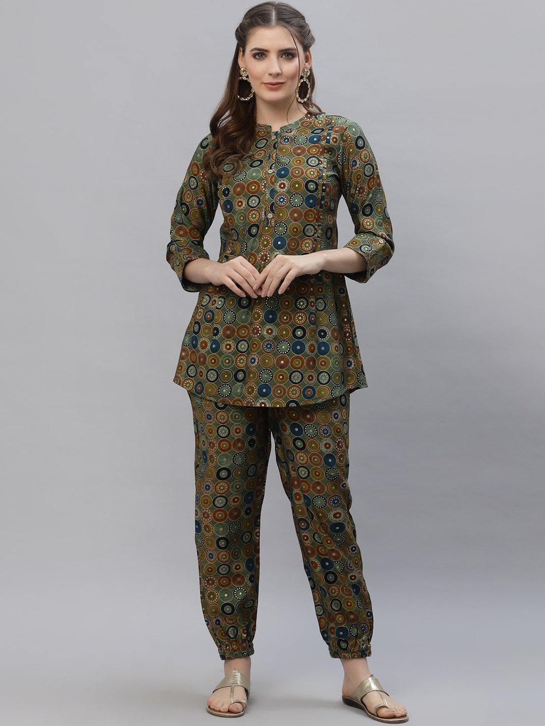 

TANKHI Women Green Printed Tunic & Pants Co-Ord Set