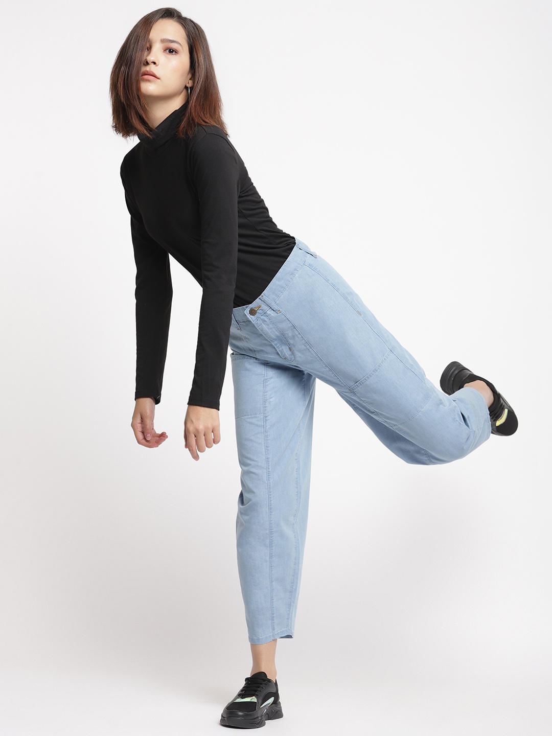 

Belliskey Women Blue Relaxed Fit High-Rise Highly Distressed Non-Stretchable Jeans