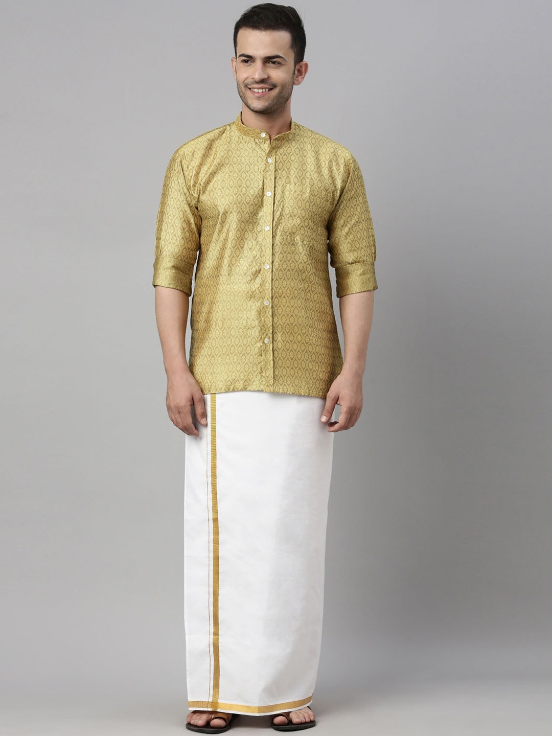 

VASTRAMAY Men Yellow & White Printed Ethnic Shirt With Mundu Set