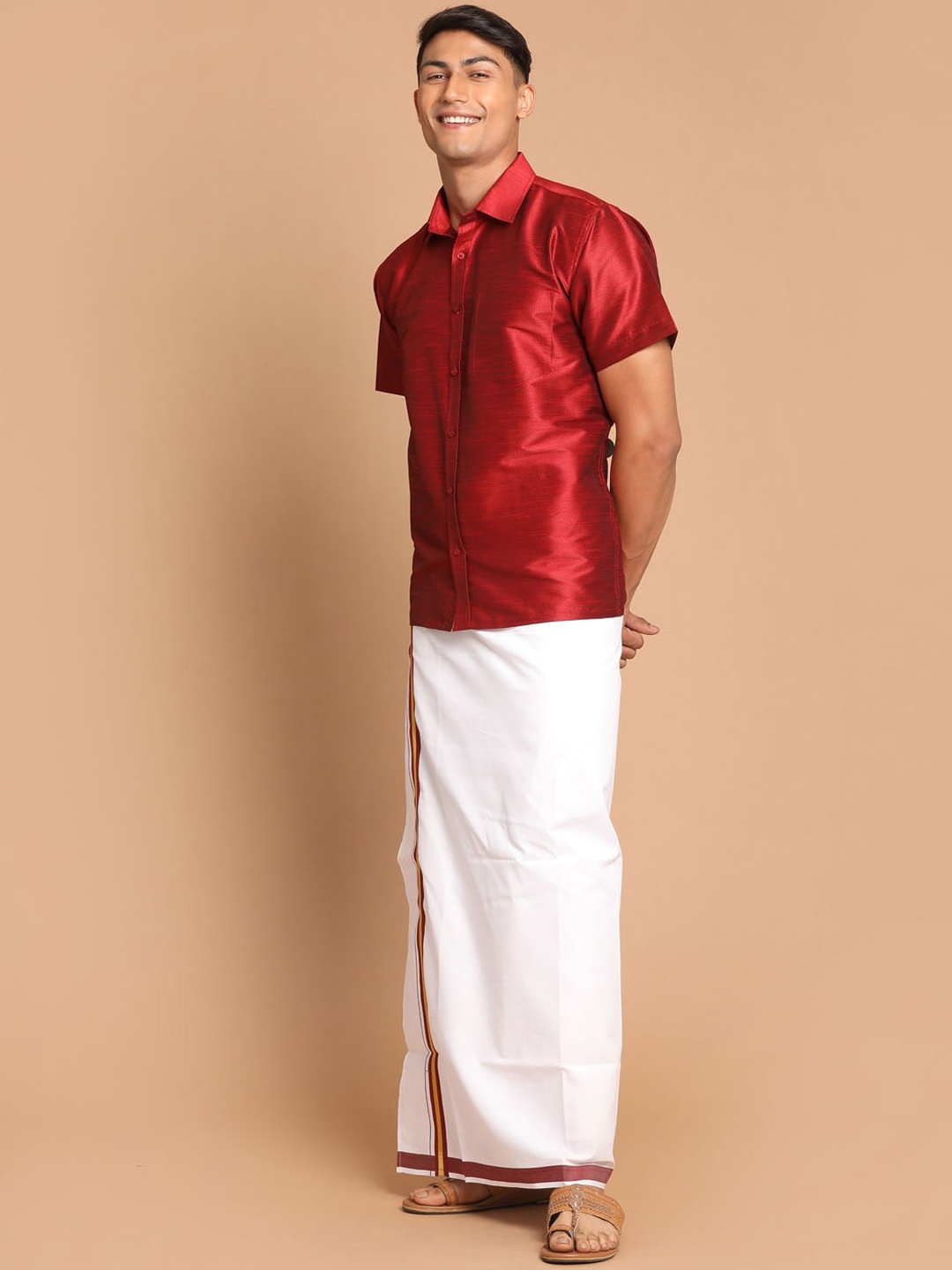 

VASTRAMAY Men Maroon & White Solid Clothing Set