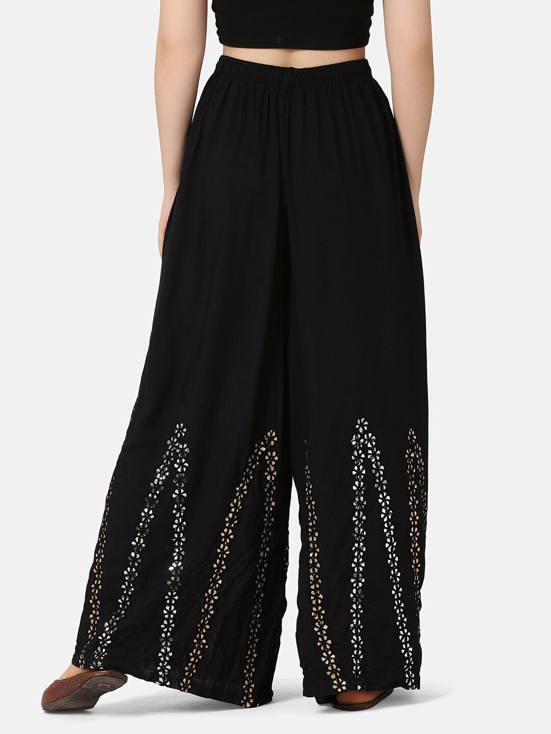 

BUY NEW TREND Women Black & White Floral Embroidered Knitted Palazzos