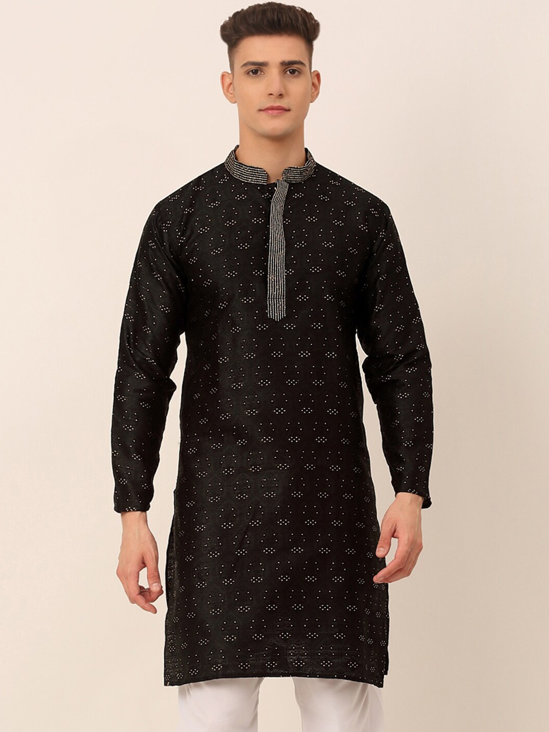 

Jompers Men Black Mandarin Collar Thread Work Kurta