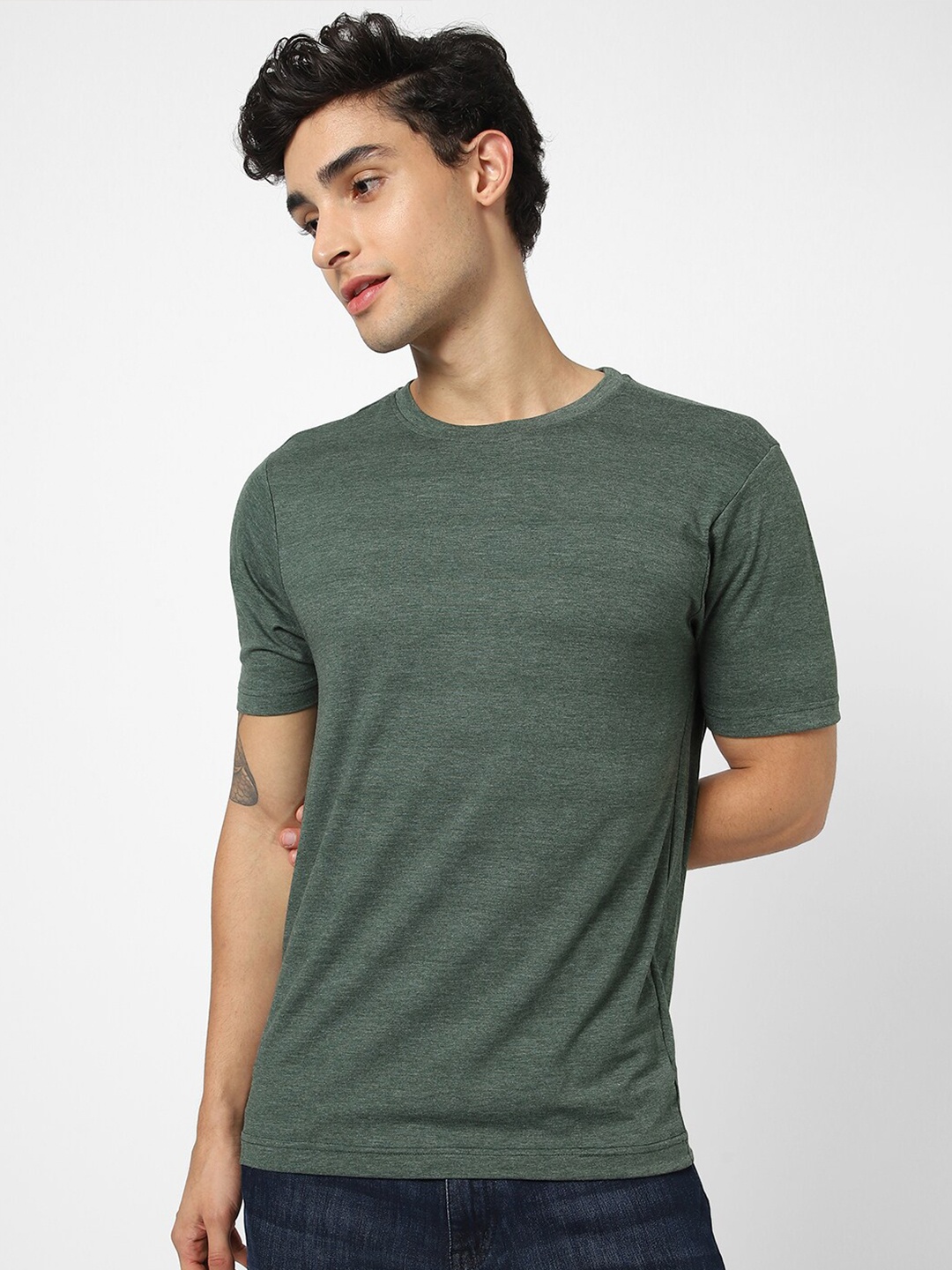 

VASTRADO Men Olive Green solid Raw Edge Round Neck T-shirt