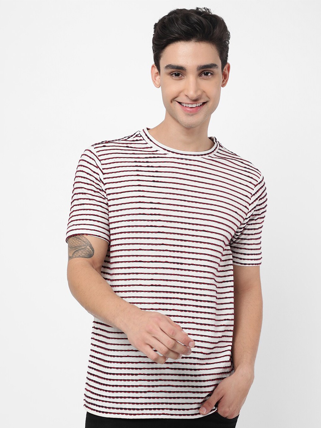 

VASTRADO Men White Striped Printed T-shirt