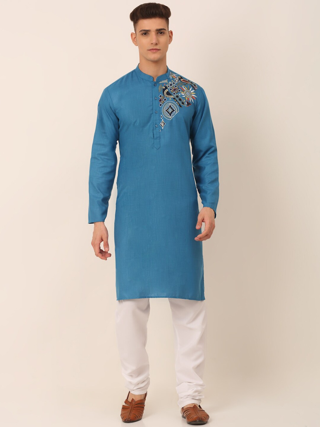 

Jompers Men Blue Ethnic Motifs Printed Thread Work Pure Cotton Kurta Set