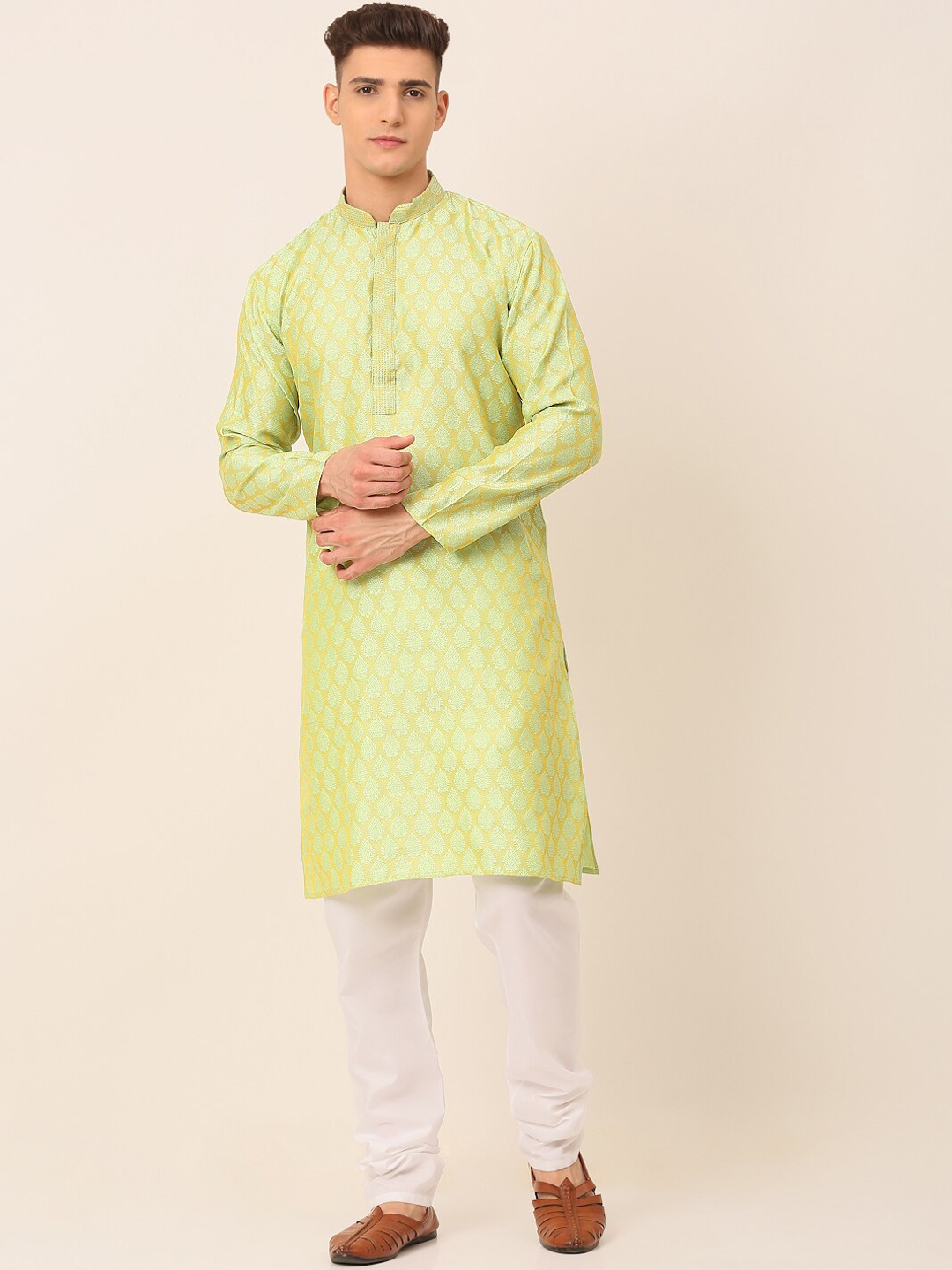 

Jompers Men Green Ethnic Motifs Angrakha Thread Work Kurta with Pyjamas