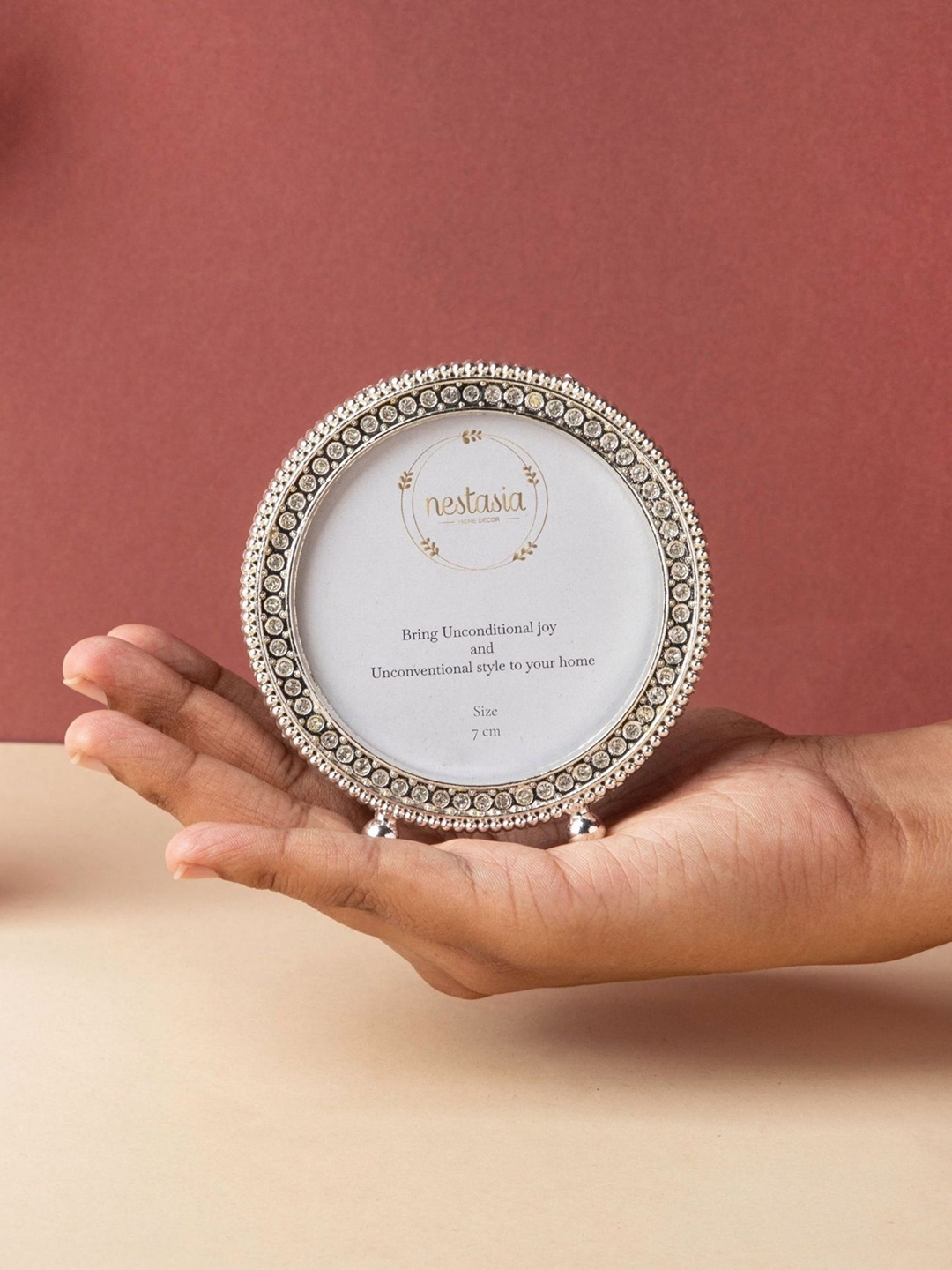

Nestasia Silver-Toned White Crystal Studded Round Photo Frame