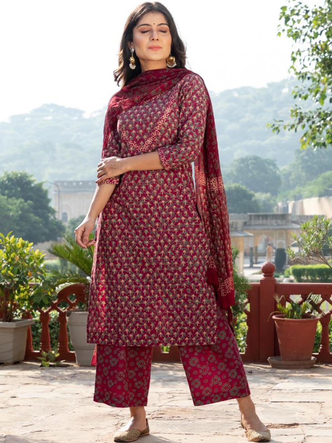 

Baisacrafts Women's Burgundy & Green Block Butti Print Kurta Pant Suit Set