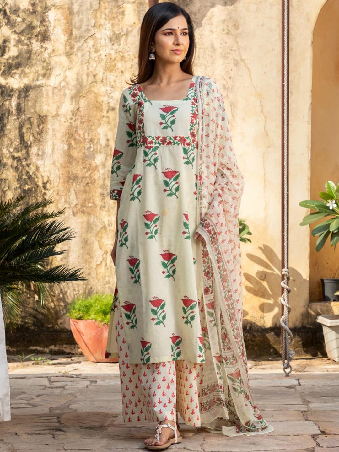 

Baisacrafts Women Yellow Ethnic Motifs Printed Pure Cotton Kurta with Trousers & With Dupatta