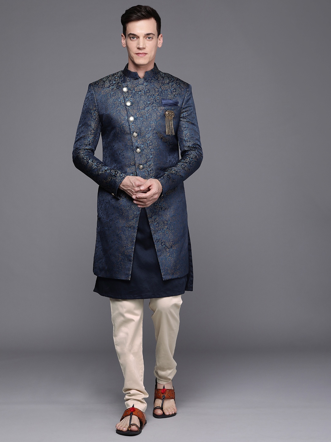 

Manyavar Men Navy Blue Ethnic Motifs Sherwani Set